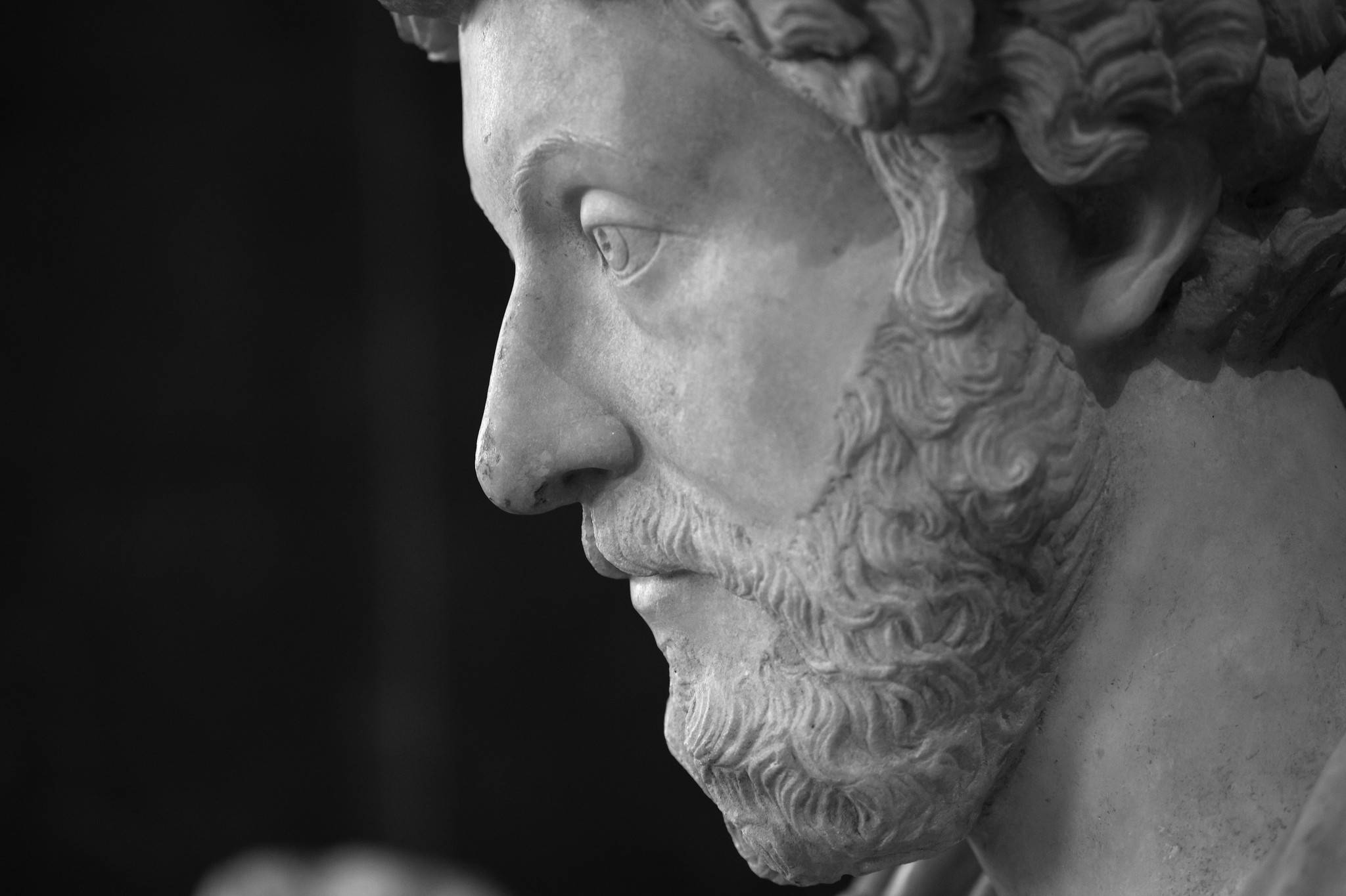 stoicism and minimalism - 10 lessons from emperor and philosopher Marcus Aurelius