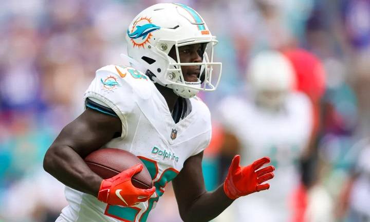 Sit Em Start Em: Comprehensive Guide to Making Fantasy Football Decisions Sit Em Start Em Comprehensive Guide to Making Fantasy Football Decisions