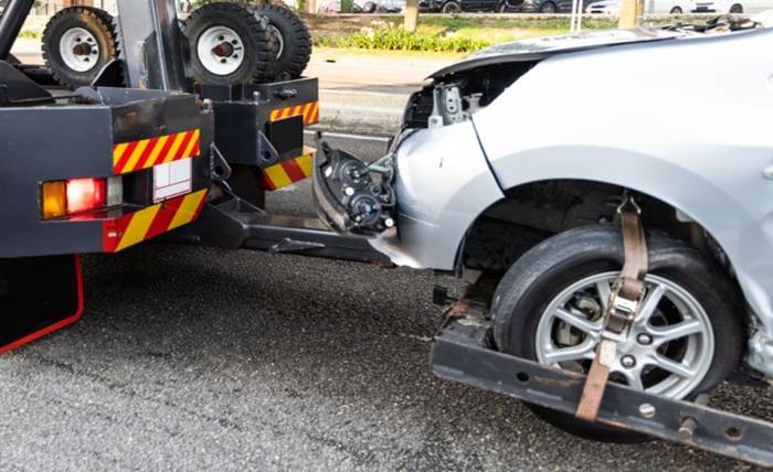 The Role of Emergency Towing Services in Roadside Accidents 1 10
