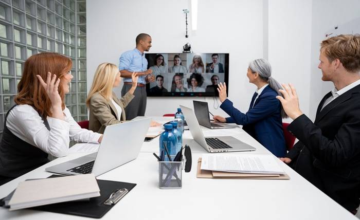 Improve Your Meetings: Today rent a High-Tech Conference Room 10 3