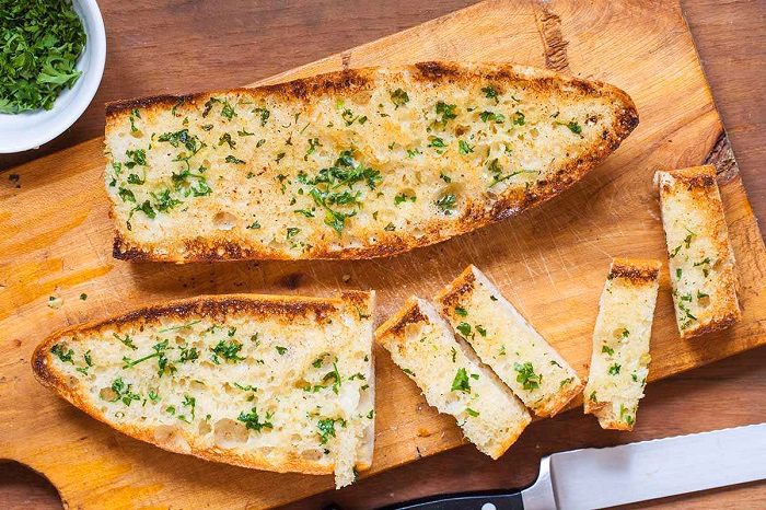 Techniques for Making Perfect Homemade Garlic Bread1