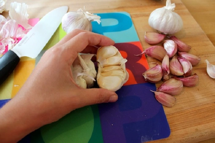 How Many Tablespoons in 4 Cloves of Garlic